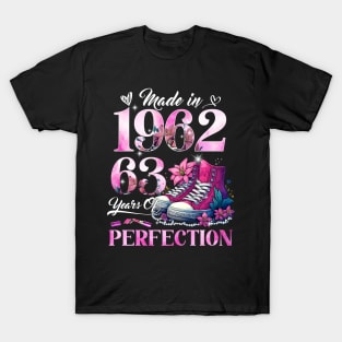63rd Birthday Queen Made in 1962 Gifts 63 Years Old Floral T-Shirt